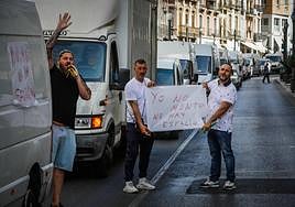 Comerciantes del mercadillo durante la manifestación el pasado sábado.