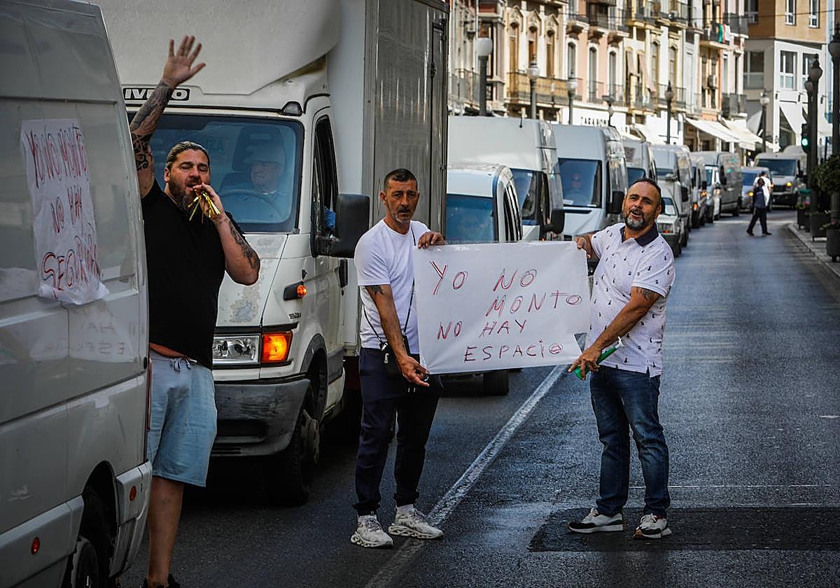 Comerciantes del mercadillo durante la manifestación el pasado sábado.