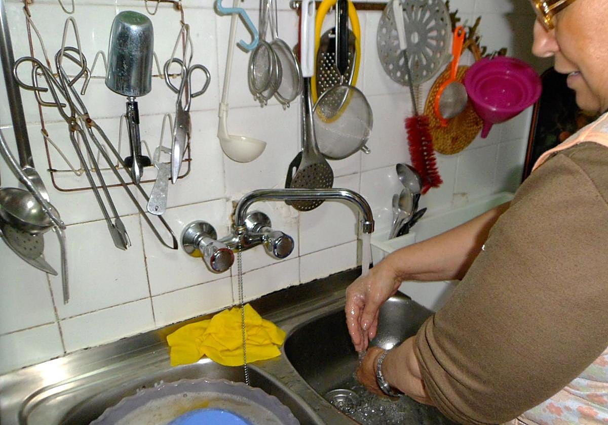 ¿Cuánto podrá cobrar ahora una empleada del hogar tras la subida del SMI?