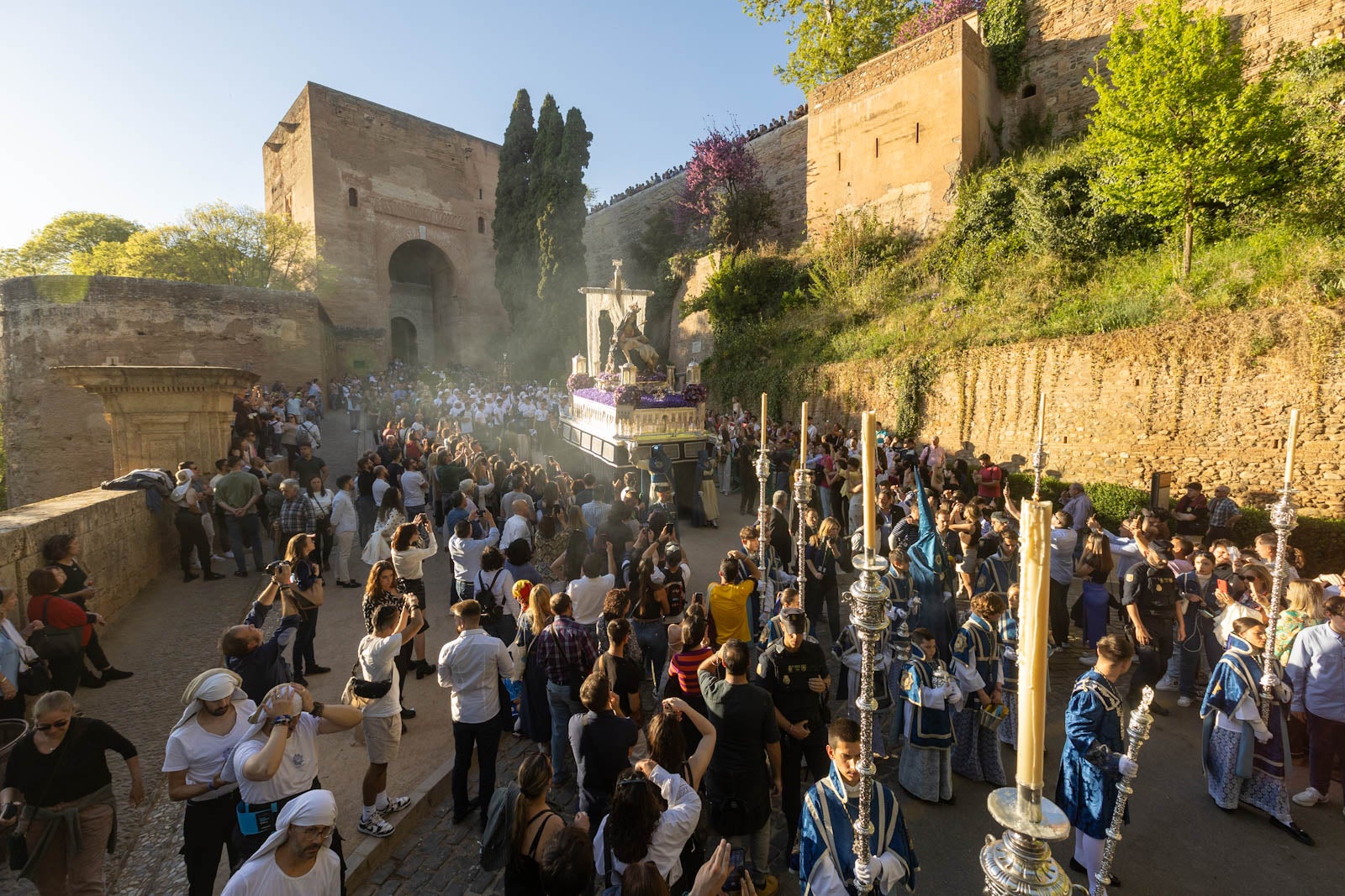 La procesión de Santa María de la Alhambra, en imágenes