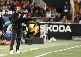 Rubén Baraja espera que su equipo se adapte a la situación para cortar la sangría fuera.