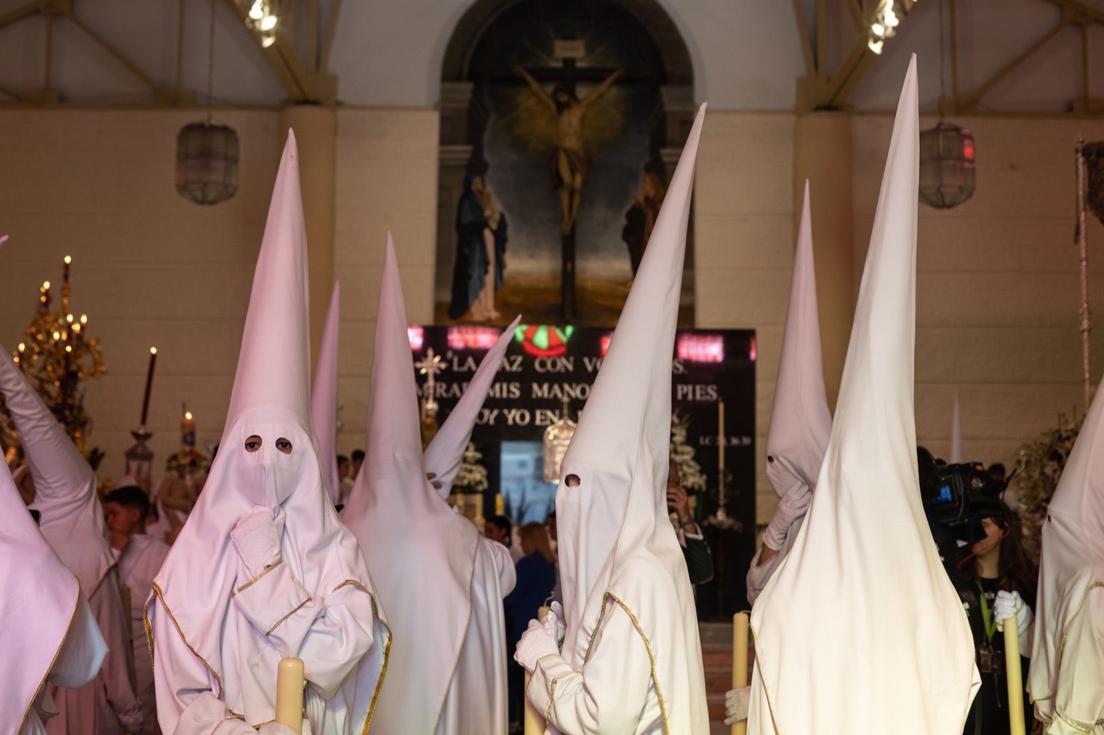 Santa María del Triunfo y la Resurrección procesionaron en el último día cofrade