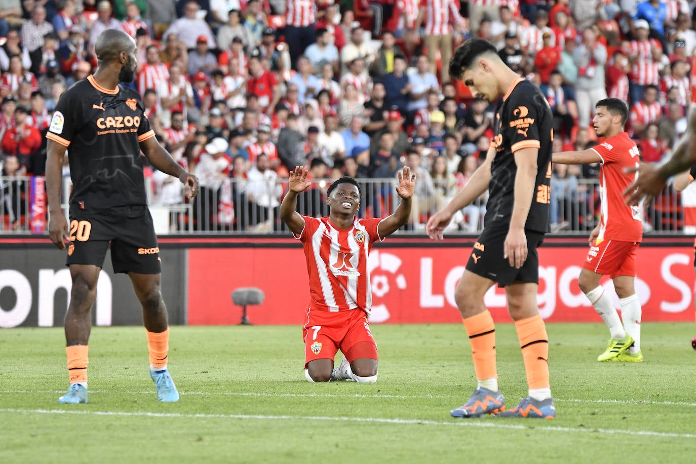 El Almería-Valencia, a pie de campo