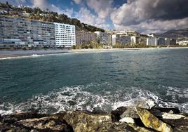 Bloques de apartamentos en la playa de Velilla.