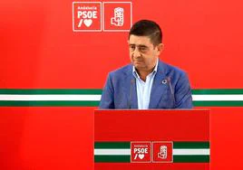 Francisco Reyes, este martes, en rueda de prensa en el PSOE.