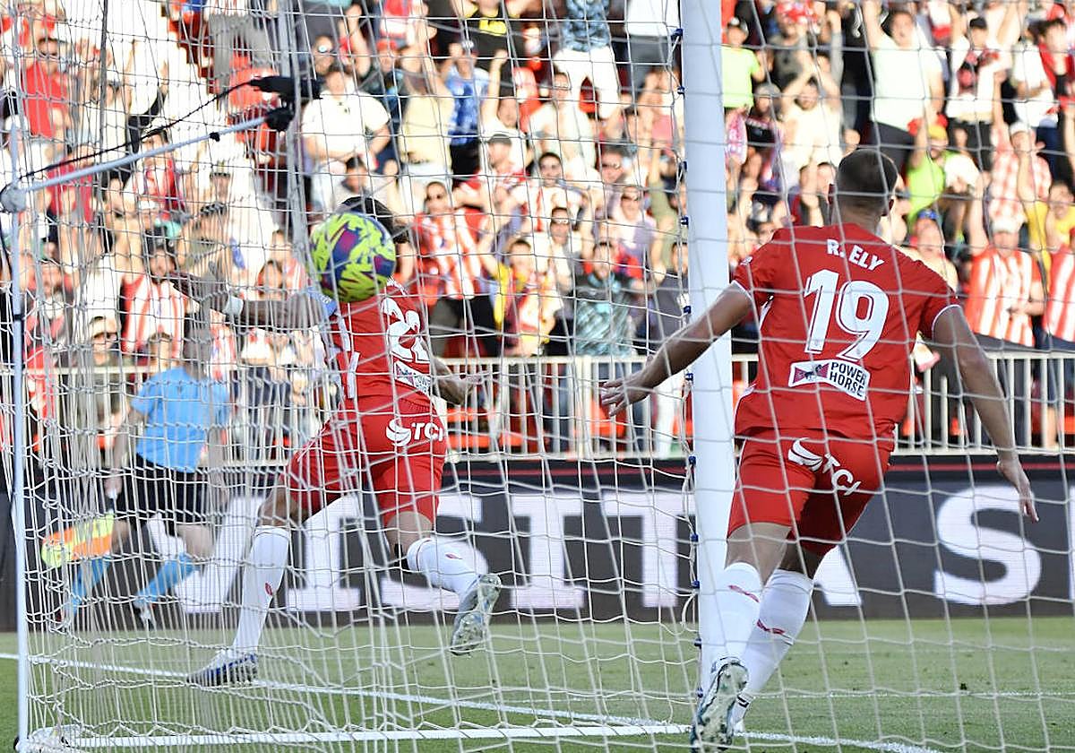 Babic celebra el noveno gol de córner de la UDA; Ely fue 'interviniente' en la creación.