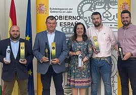 La subdelegada del Gobierno en Jaén, Catalina Madueño, ha recibido a los representantes de la cooperativa de Jimena ganadora y de la finalista de Villacarrillo.