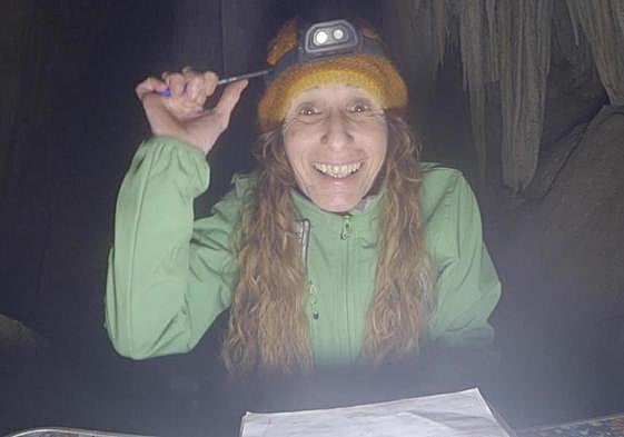 Beatriz Flamini, en el interior de la cueva de Granada donde ha pasado 500 días.