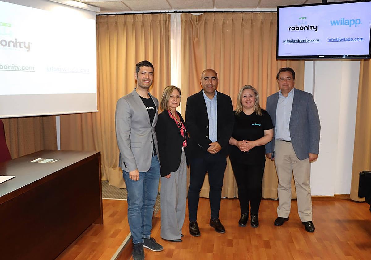 Momento de la presentación de la herramienta 'Mobibuk Bitácora' a los alumnos de Ingeniería.