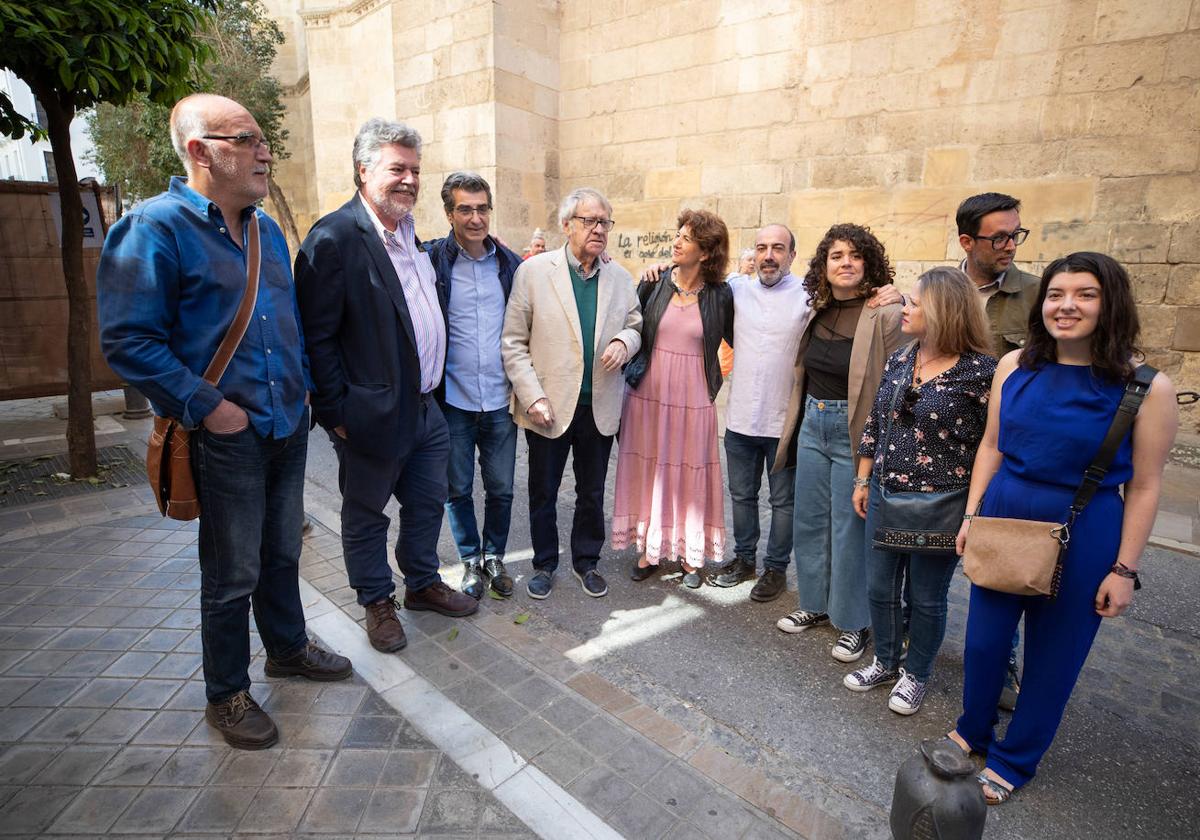 Ian Gibson, este miércoles, junto a integrantes de la coalición de Granada Se Encuentra.