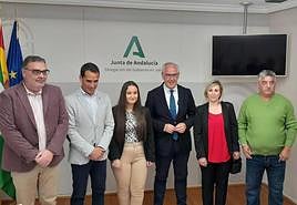 Isabel Moreno junto a familiares y representantes de la Junta.
