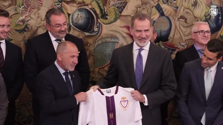 Felipe VI recibe al Real Jaén por su centenario