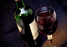 Estos son los tres mejores vinos por menos de 10 euros, según la OCU.