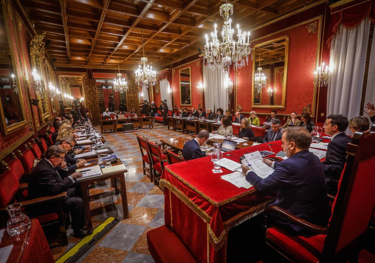 Imagen de archivo de una sesión plenaria del Ayuntamiento de Granada.