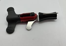 Si tienes esta cerradura en casa, cámbiala ya: esta herramienta puede abrirla en segundos.