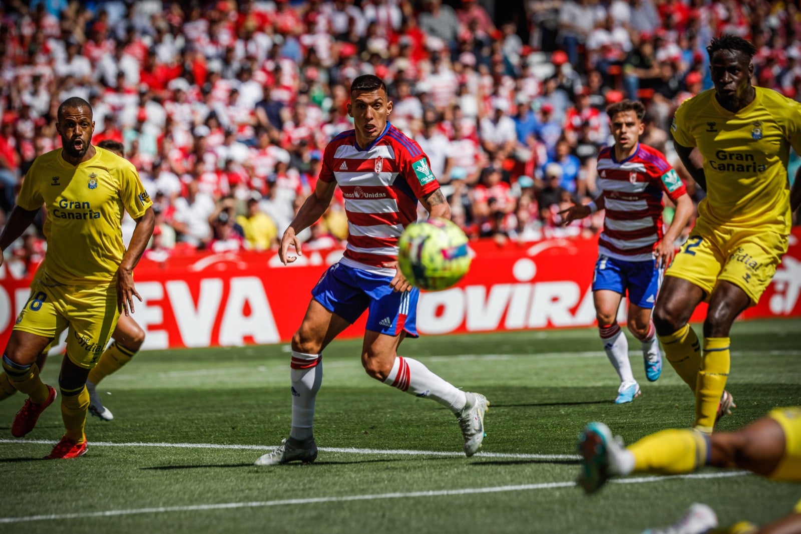 El triunfo del Granada ante Las Palmas, a ras de césped