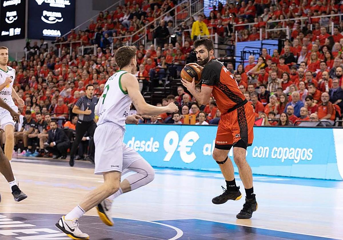 El partido entre Covirán y Joventut, a pie de pista