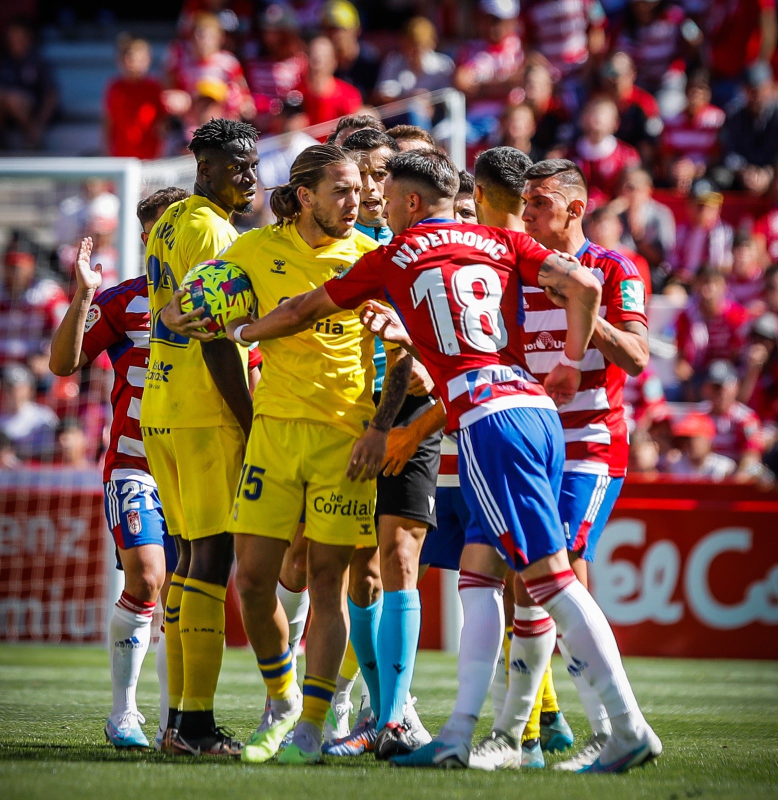 El triunfo del Granada ante Las Palmas, a ras de césped