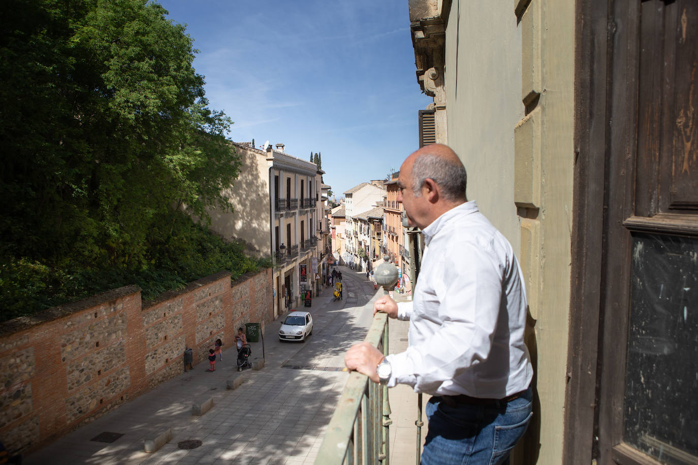 Vista de la Cuesta de Gomérez desde el balcón del palacio.