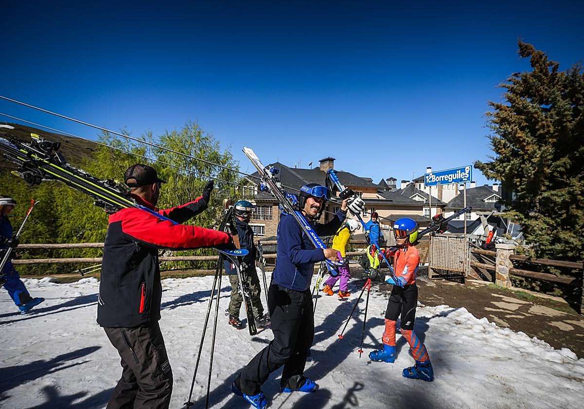 Lo esquiadores se despiden hasta el año que viene.