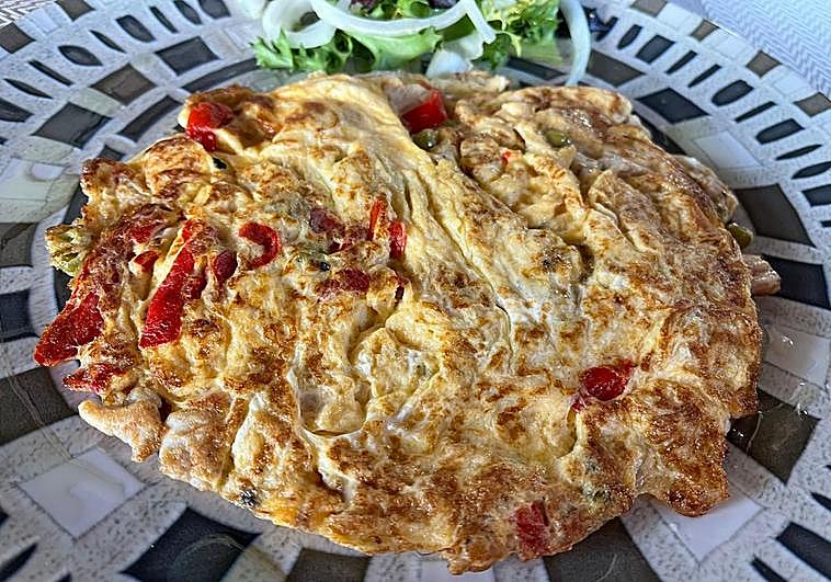 En Casa Juanillo nos cuentan cómo se hace y qué lleva la auténtica y genuina tortilla del Sacromonte.