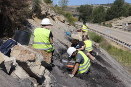 Investigadores en el yacimiento de San Just.