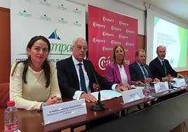 Políticos y empresarios, en un momento de la jornada informativa sobre los fondos europeos.