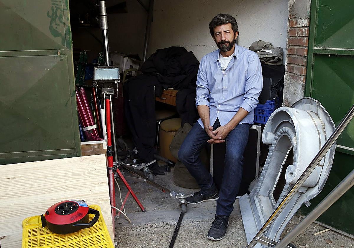 El director sevillano aterriza en Almería para asistir al ciclo 'Encuentros con directores de cine'.