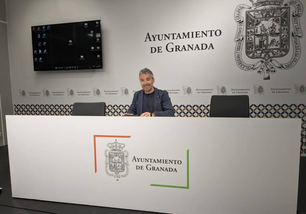 El concejal Manuel Olivares, este miércoles, en la sala de prensa del Ayuntamiento.