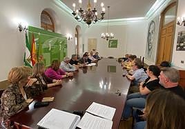 Reunión de Francisco Reyes y técnicos de la Diputación con colectivos vecinales.