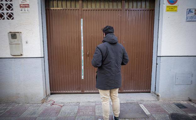 Bajo o cochera donde estuvo encerrada la edil en Armilla.