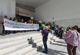 Concentración de este viernes en el edificio judicial de Motril.