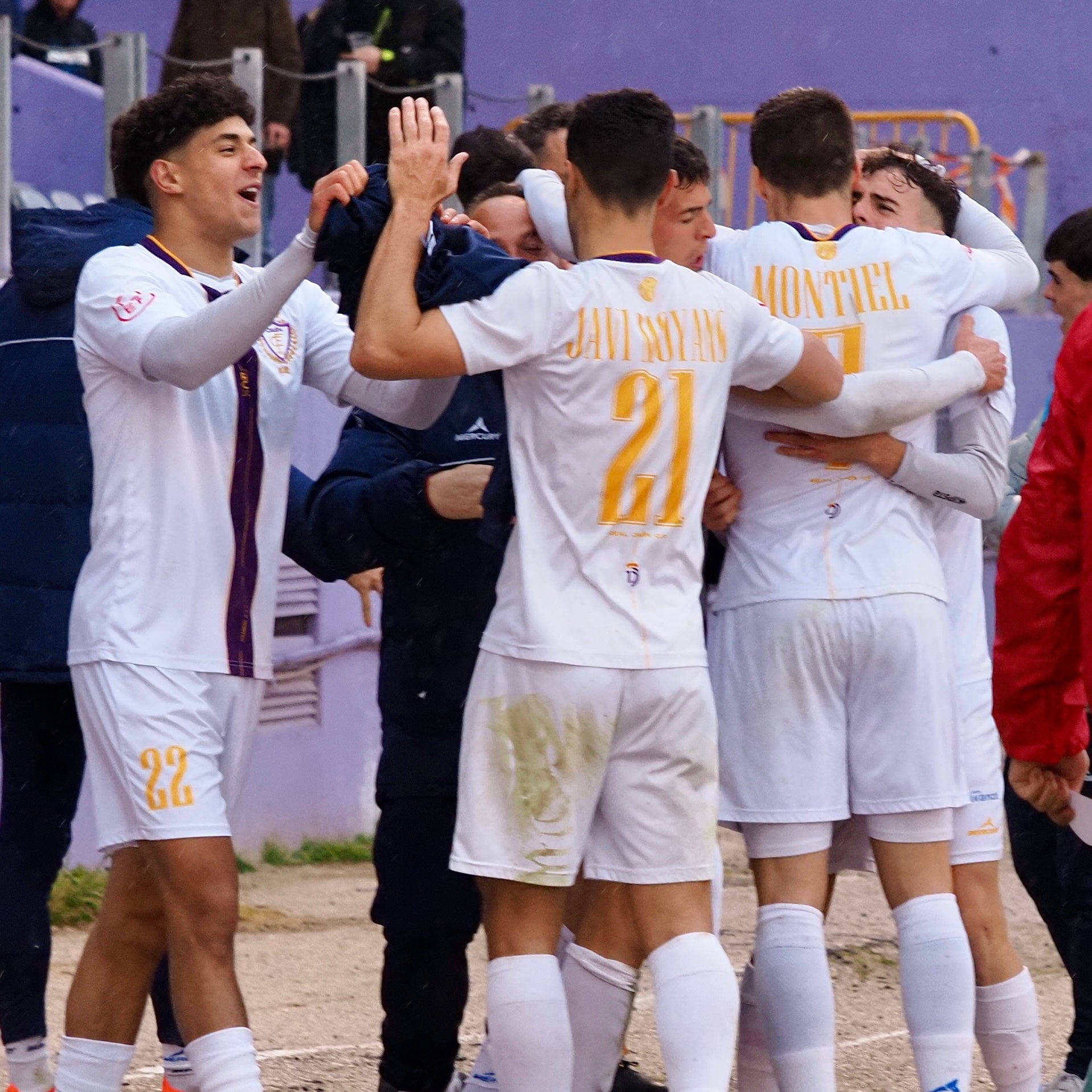 Jugadores del Real Jaén celebran uno de los goles de la temporada.