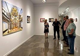 Paco Ballesteros explica su obra en el Museo.