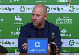 El entrenador del Racing, José Alberto, durante su comparecencia de prensa.