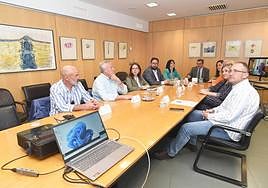 La reunión con el secretario de estado de Medio Ambiente previa al acuerdo que se firmará este lunes entre Gobierno y Junta. IDEAL
