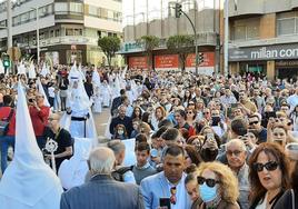 Continúan disparados los contagios de covid arrastrados de la Semana Santa