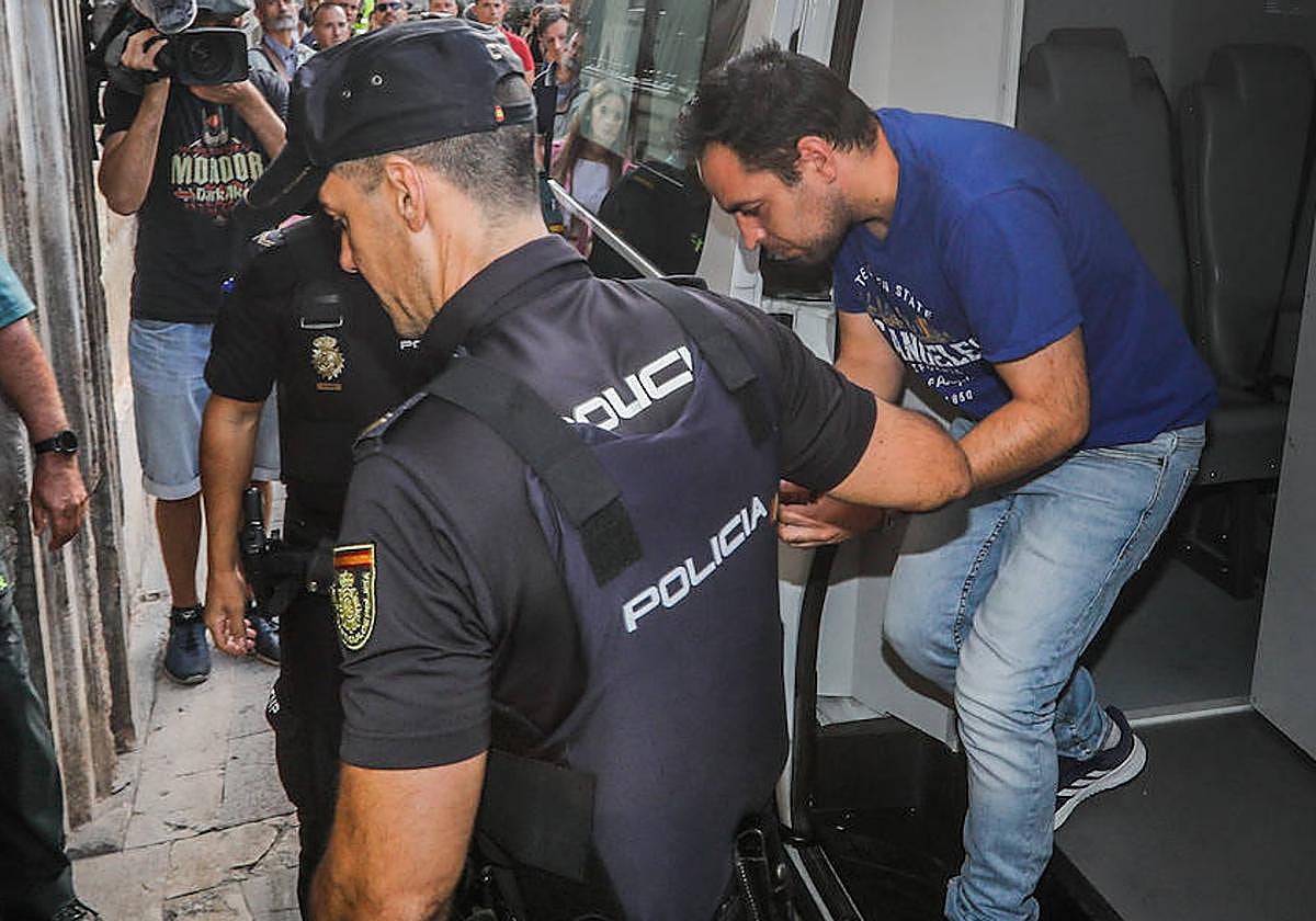 Juan Francisco, el asesino de la joven Ana Elena, el día que comenzó el juicio en la Audiencia de Granada que ha sido anulado.