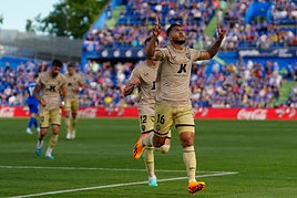 Entre Kaiky y Pozo puede estar el ocupante de la banda derecha.