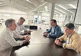 Agustín González (segundo por la derecha), en el Nuevo Jaén.