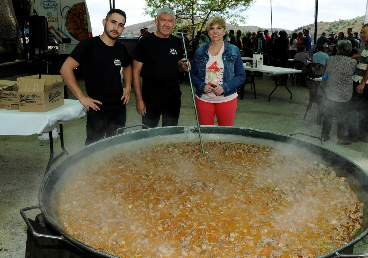 Alfornón celebra el Día de la Cultura con troveras de Loja y 300 raciones de asadura matancera con patatas