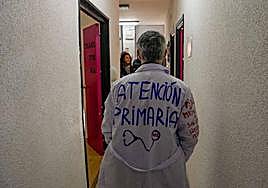 Imagen de archivo de un facultativo de Primaria en huelga.