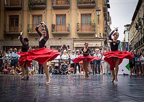 Imagen secundaria 1 - La danza de las Pasiegas