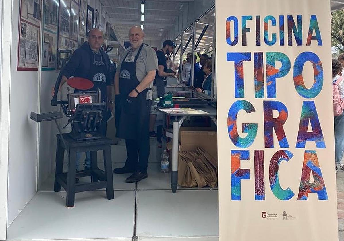 Caseta de la Oficina Tipográfica de la Diputación de Granada en la Feria del Libro.