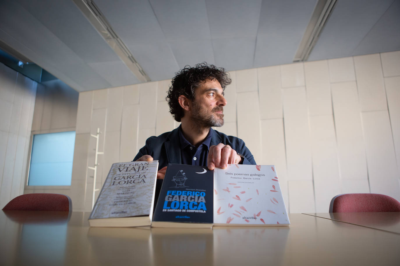 Alvarellos, con las obras publicadas por su editorial sobre Lorca.