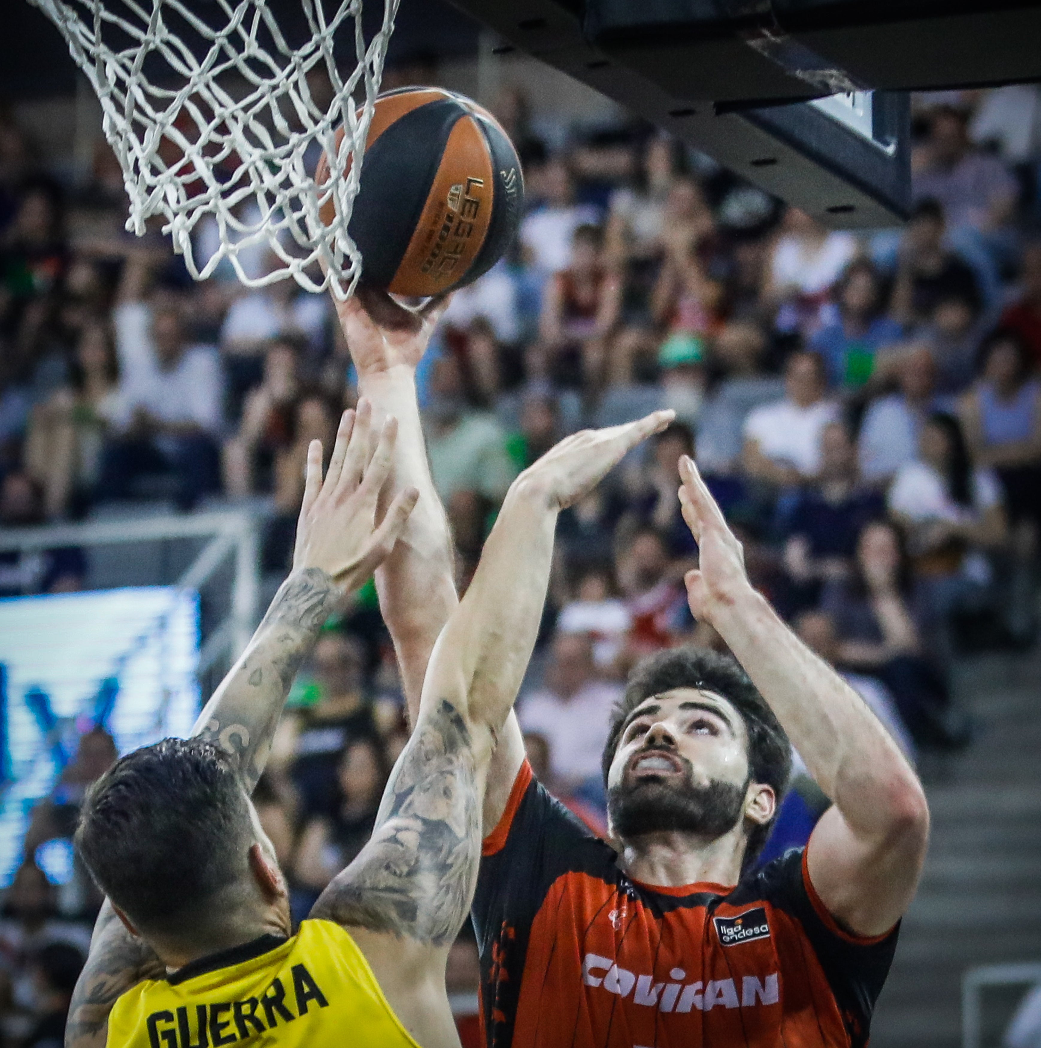El partido entre Covirán y CB Canarias, a pie de pista