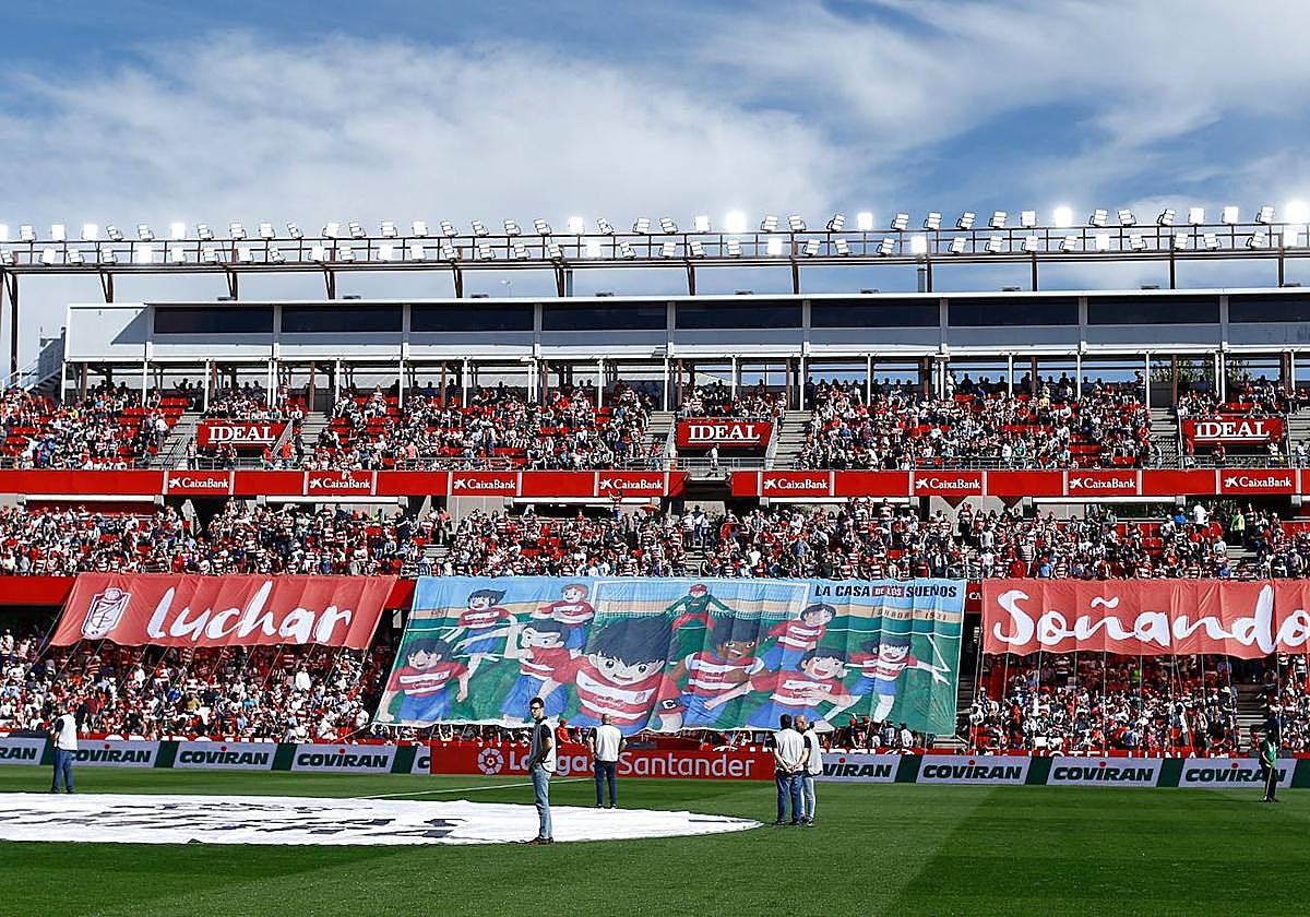 Un tifo anterior en Los Cármenes.