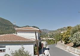 Calle de Los Guájares donde ha sido hallado el cadáver.