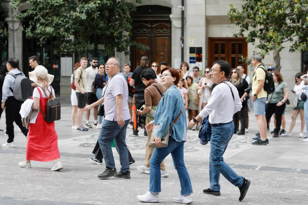 Granada, &#039;conquistada&#039; por los turistas en el puente