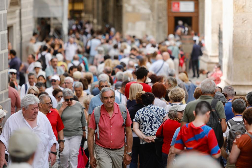 Granada, &#039;conquistada&#039; por los turistas en el puente
